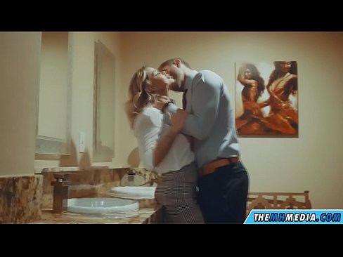 ❤️ Kapag ang isang busty blonde seduces sa isang pampublikong banyo ❤️ Fuck video sa tl.allo-sex.ru ️❤